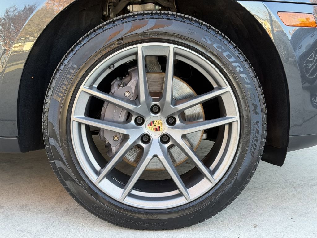 Used 2022 Porsche Macan w/ Premium Package image 21