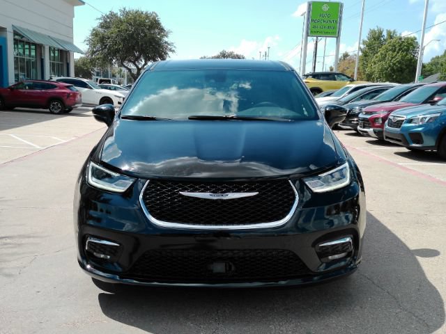 Used 2026 Chrysler Pacifica Select FWD image 3
