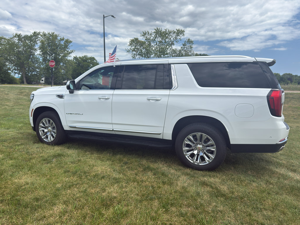 Used 2025 GMC Yukon XL Denali AWD/4WD image 49