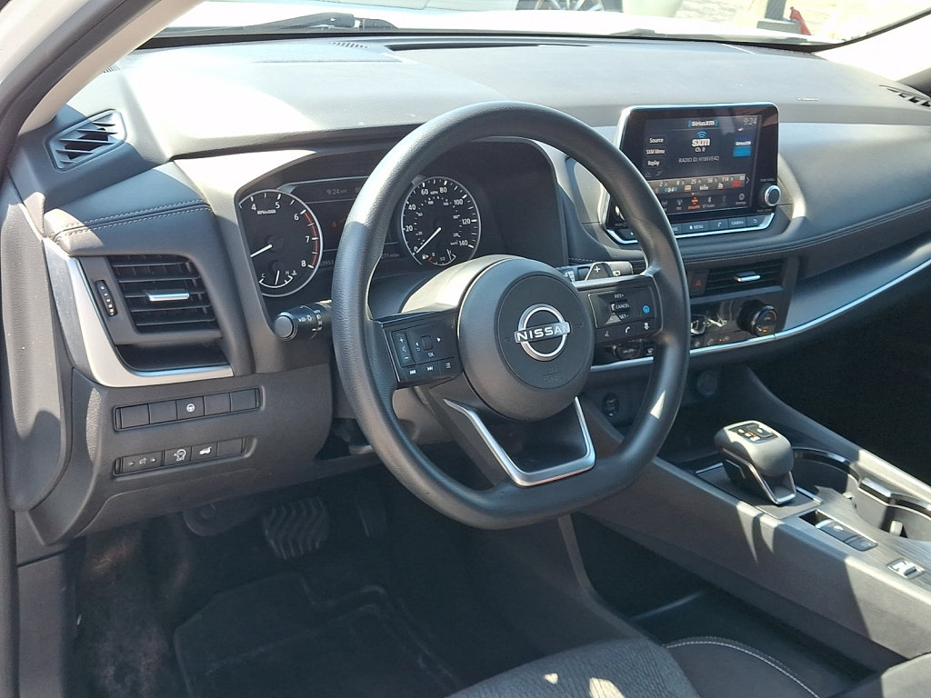Used 2024 Nissan Rogue SV FWD image 25