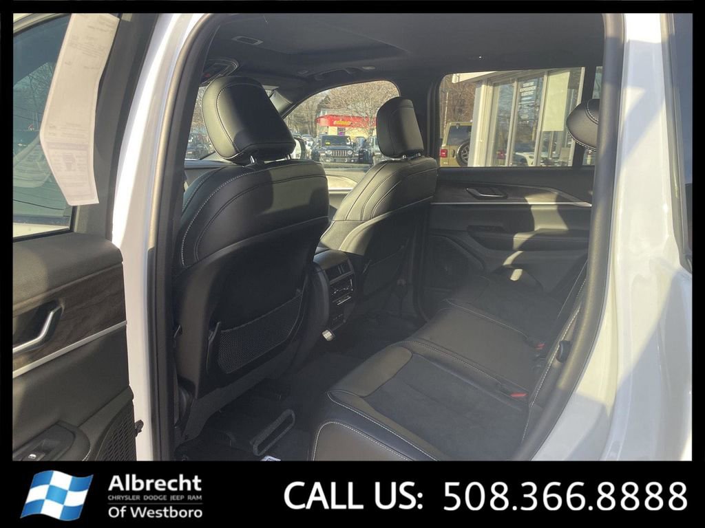New 2026 Jeep Grand Cherokee Altitude AWD/4WD image 11