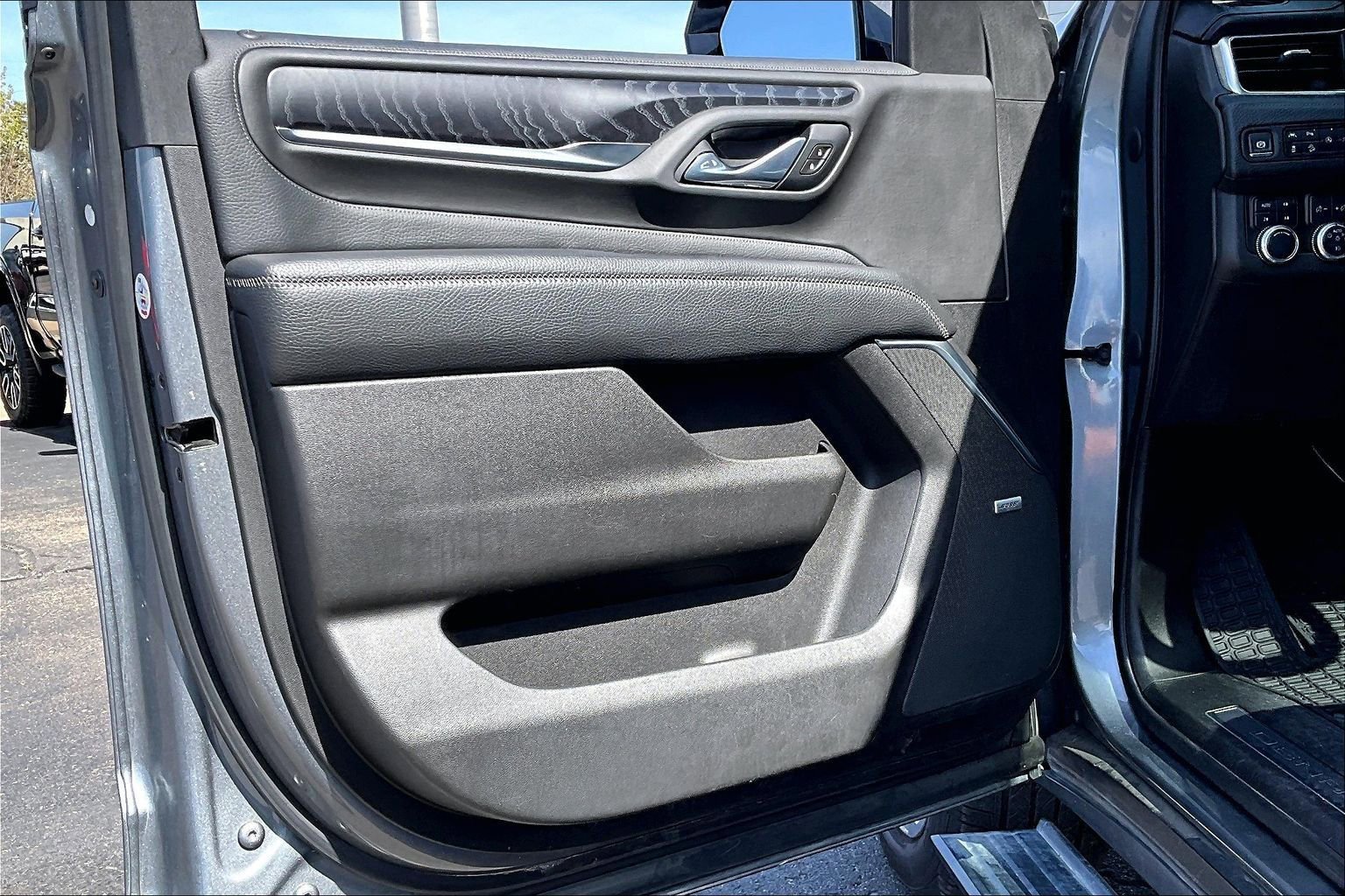 Used 2021 GMC Yukon Denali w/ Denali Premium Package image 18