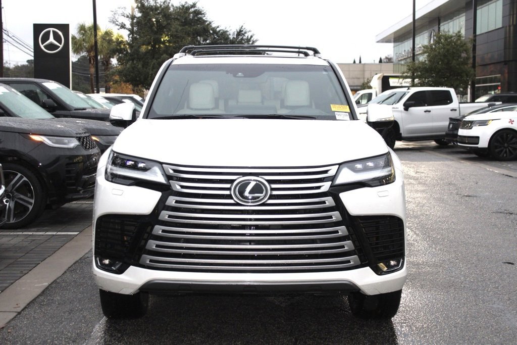 Used 2022 Lexus LX 600 4WD w/ Luxury Package image 2