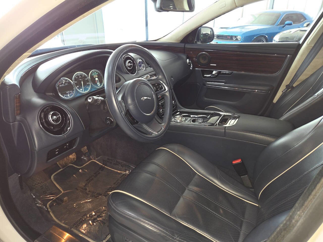 Used 2011 Jaguar XJ L Supercharged RWD image 16