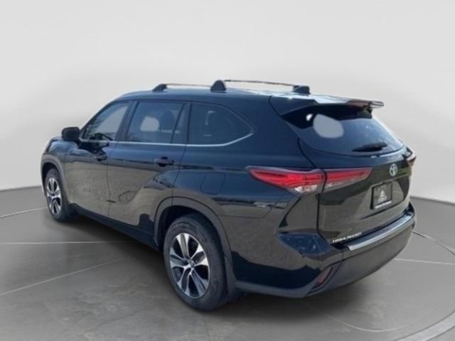 Used 2023 Toyota Highlander XLE AWD/4WD image 4