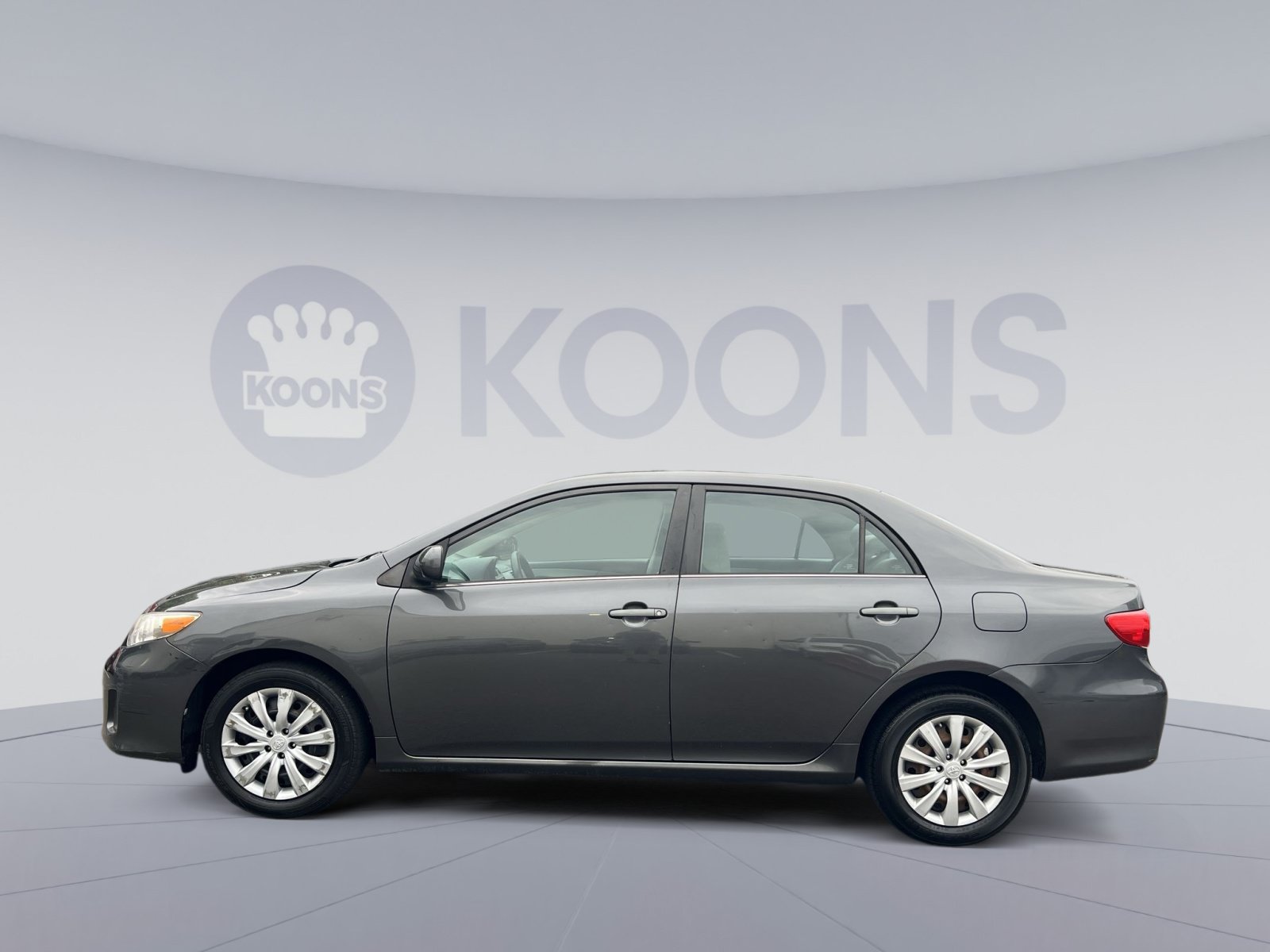Used 2013 Toyota Corolla LE FWD image 2