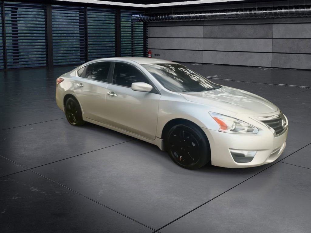 Used 2014 Nissan Altima 2.5 S image 2