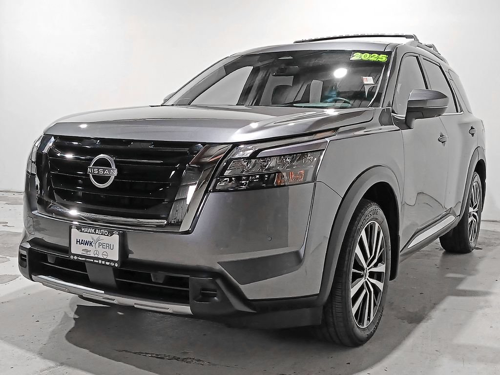 Used 2025 Nissan Pathfinder Platinum w/ Cargo Package AWD/4WD image 3