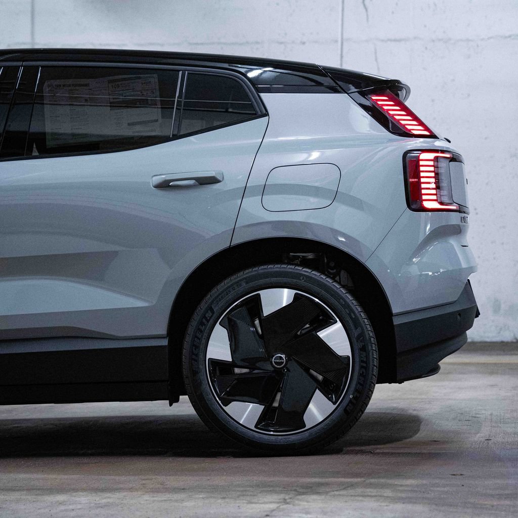 New 2026 Volvo EX30 Plus w/ Protection Package Premier AWD/4WD image 4