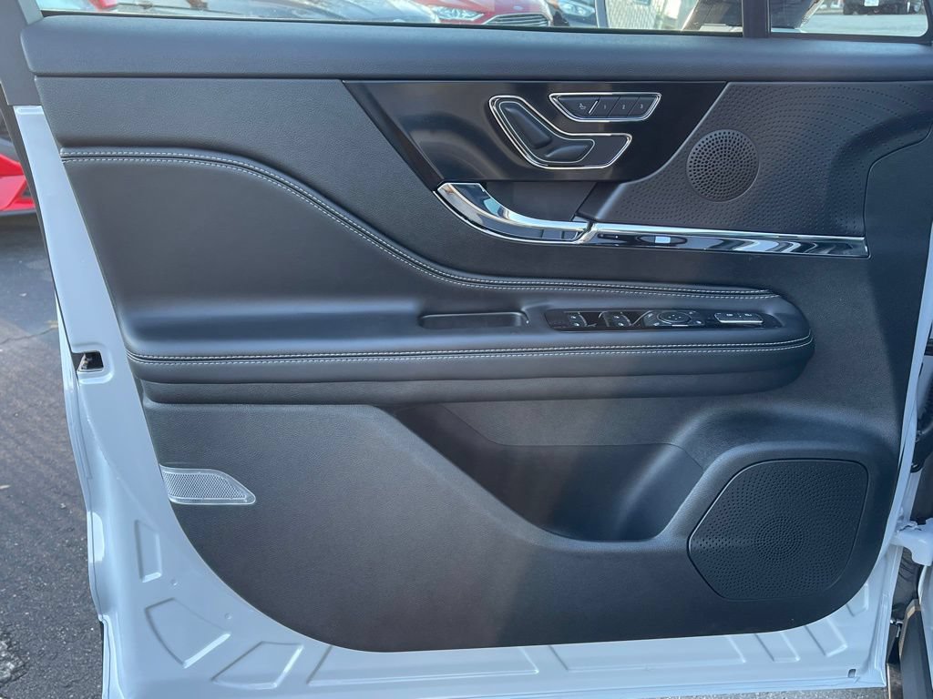 New 2026 Lincoln Corsair Reserve FWD image 15