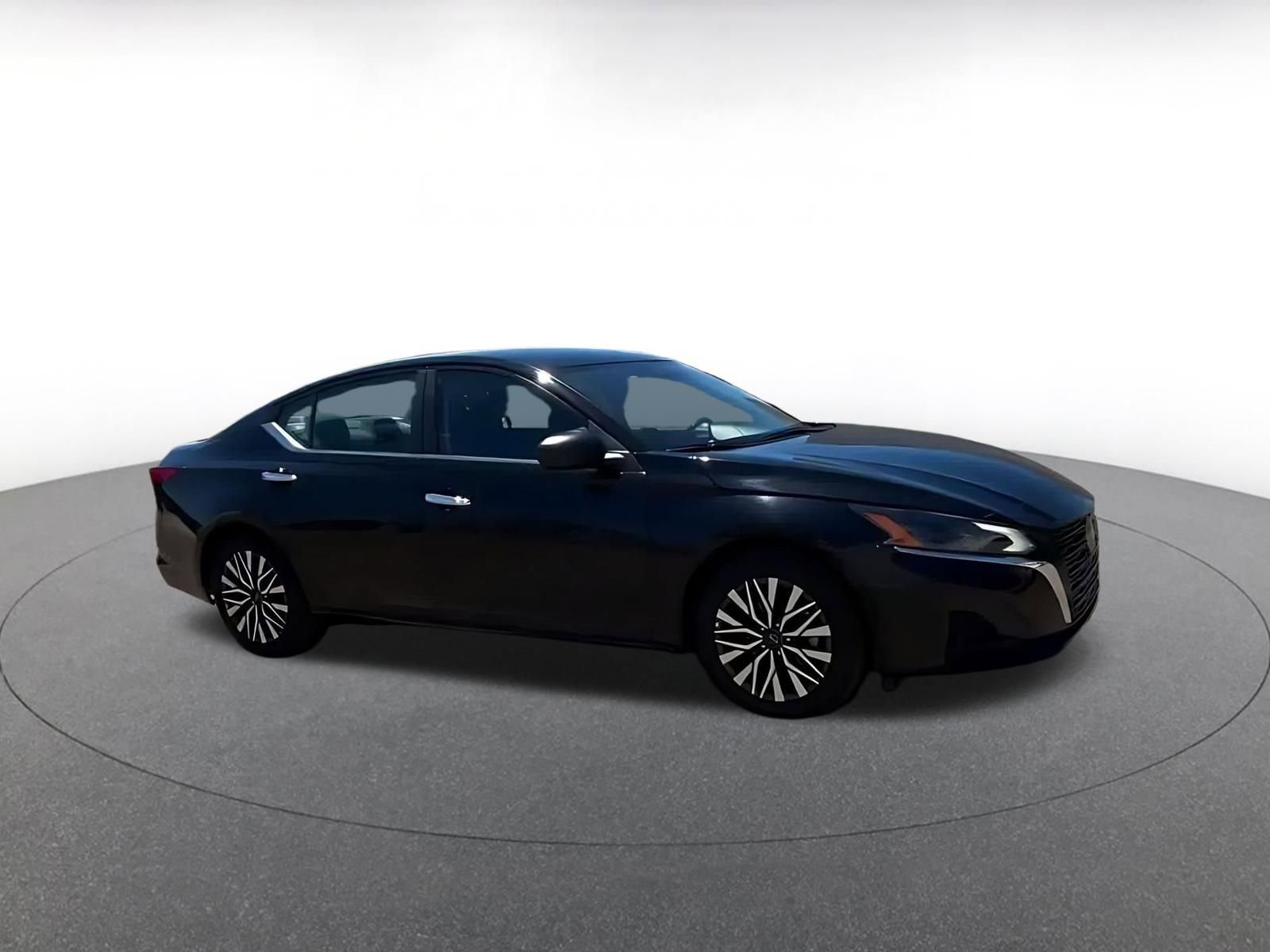 Used 2025 Nissan Altima 2.5 SV FWD video 2