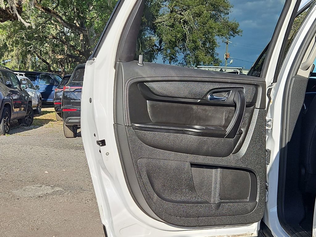 Used 2017 Chevrolet Traverse LT w/ Style and Technology Package FWD image 15