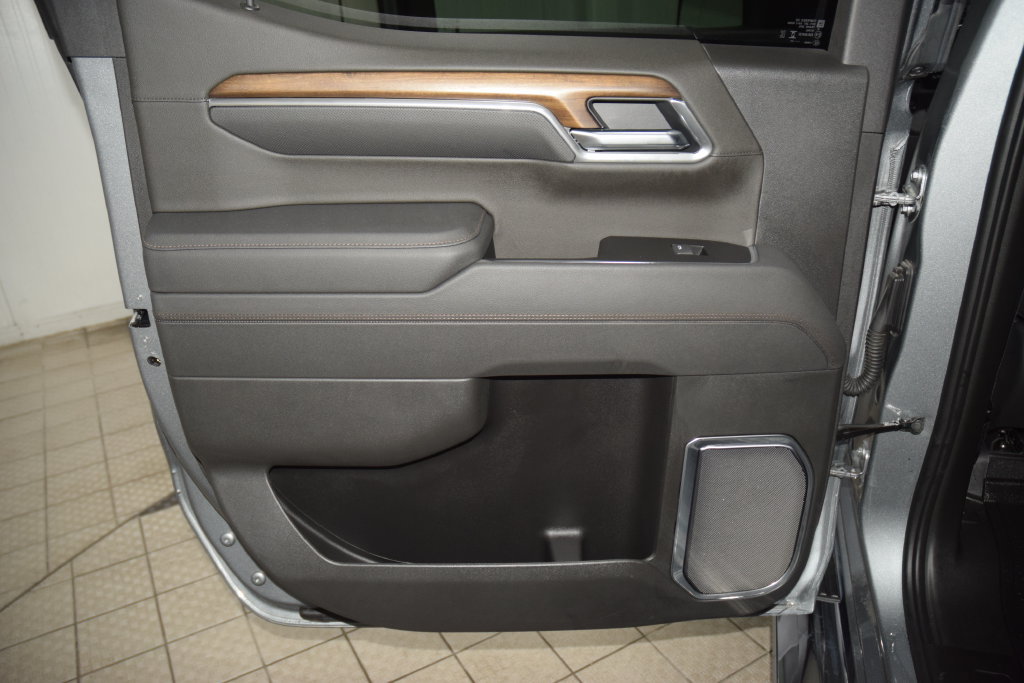 Used 2026 Chevrolet Silverado 1500 High Country w/ High Country Premium Package AWD/4WD image 48