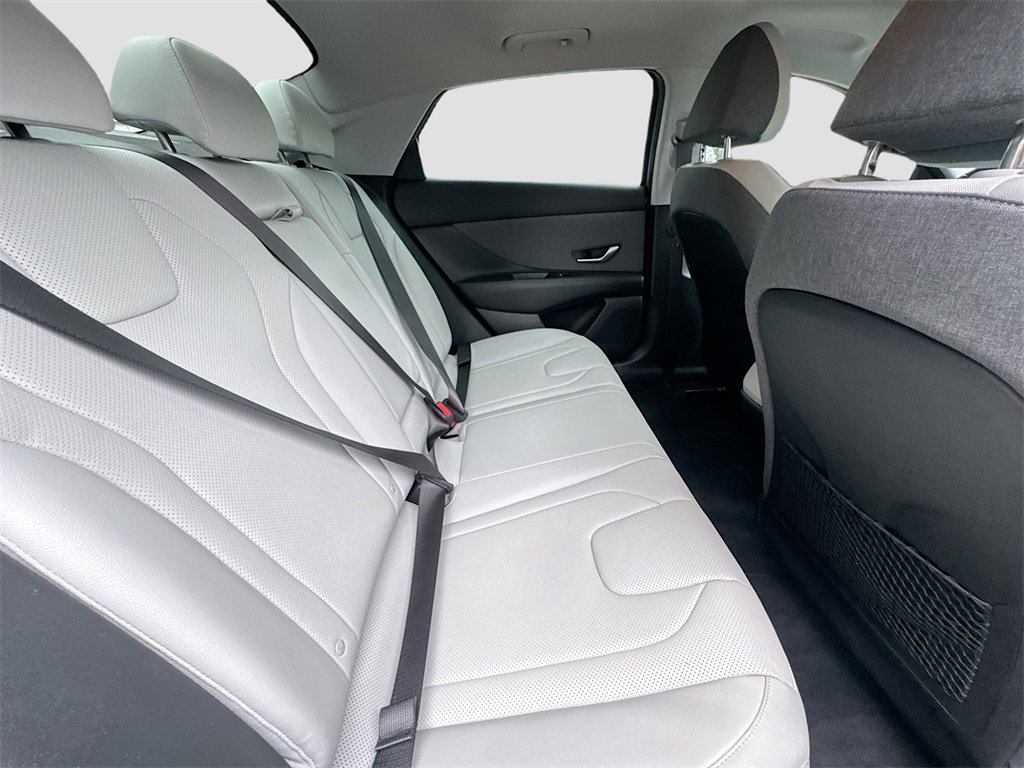 Used 2023 Hyundai Elantra Limited image 28