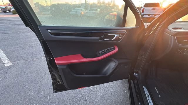 Used 2018 Porsche Macan GTS image 9