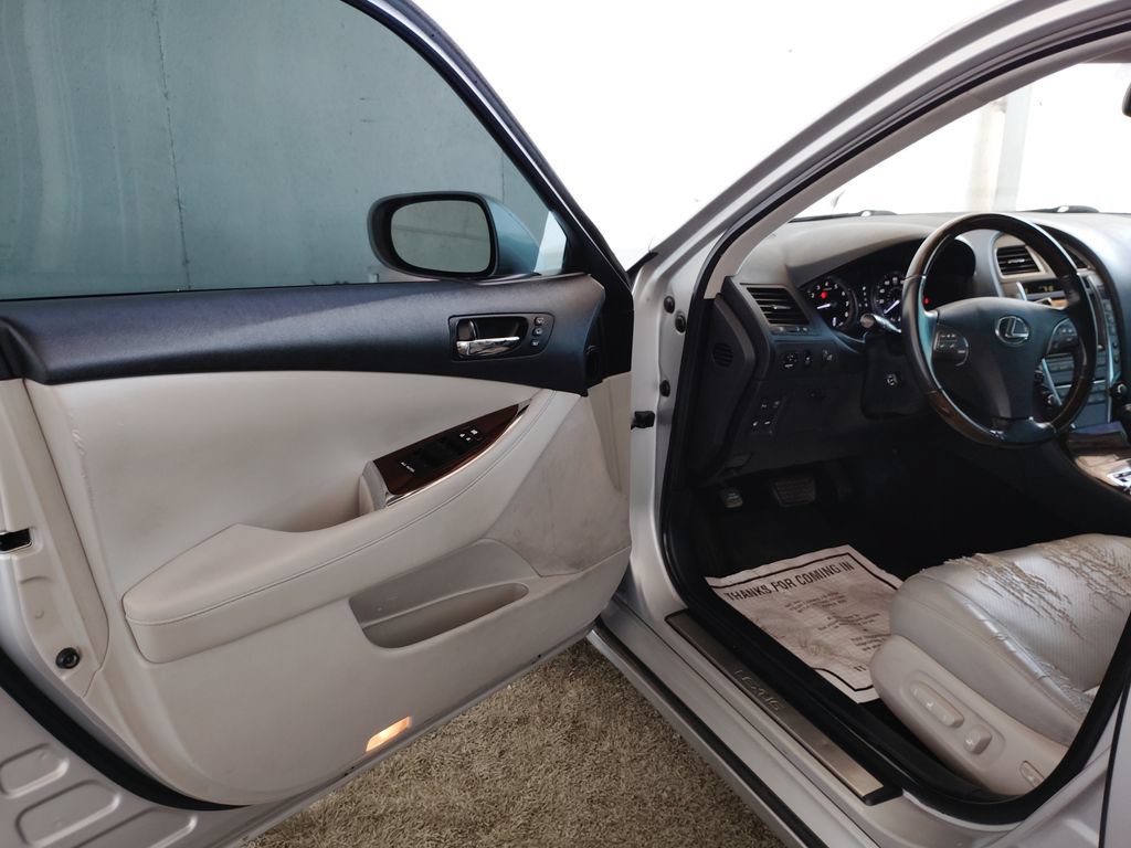 Used 2011 Lexus ES 350 w/ Preferred Accessory Package FWD image 18