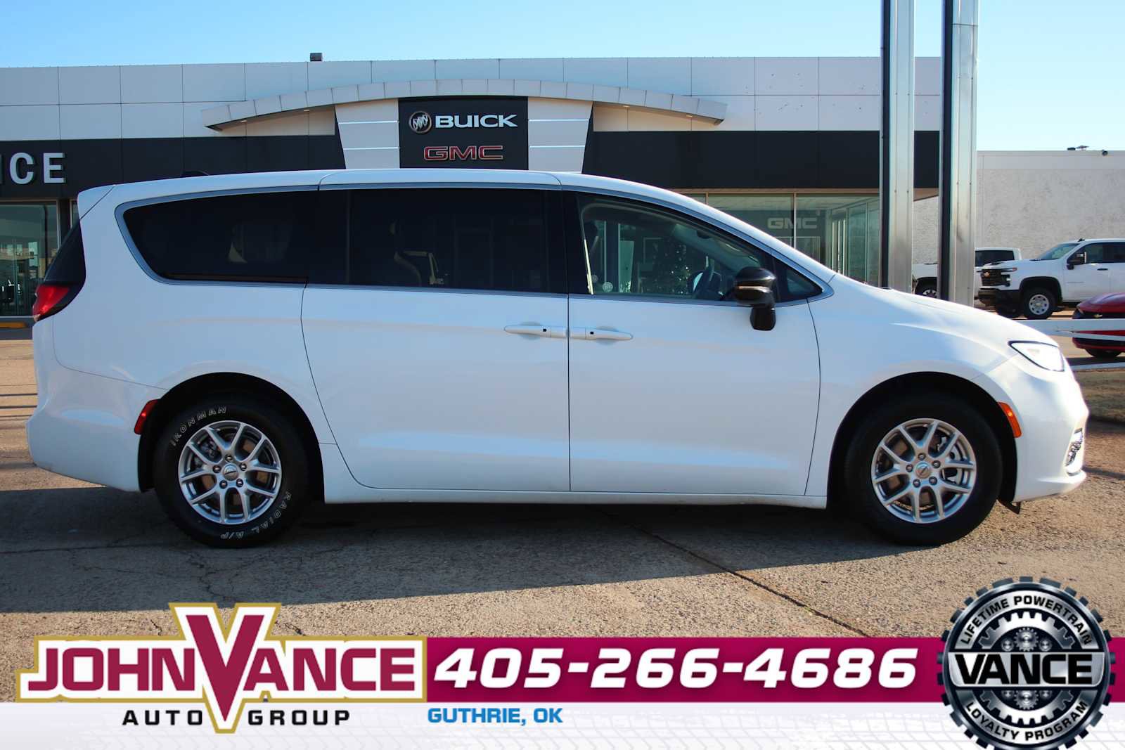 Used 2024 Chrysler Pacifica Touring-L image 12