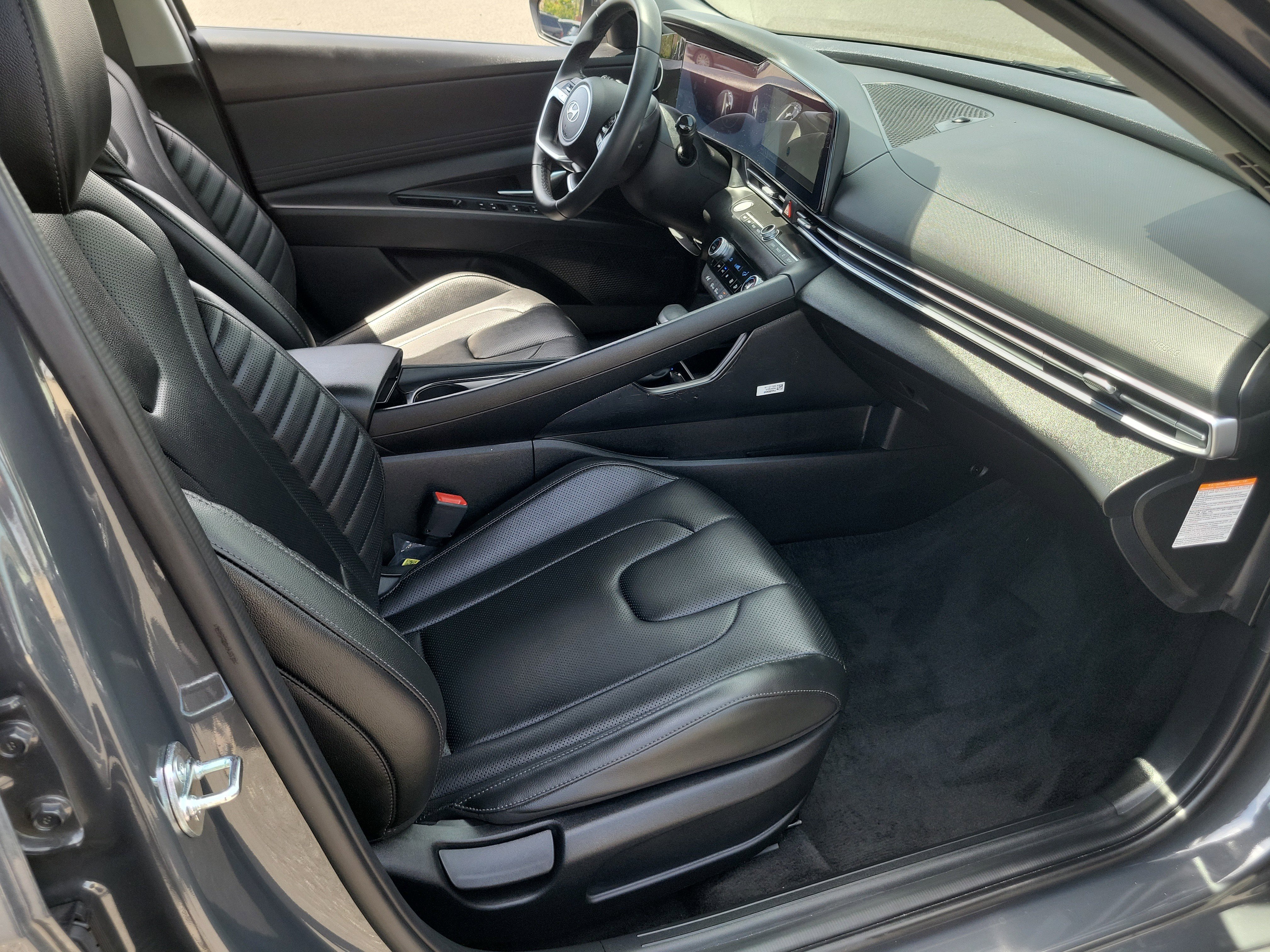 Certified 2025 Hyundai Elantra Limited image 22
