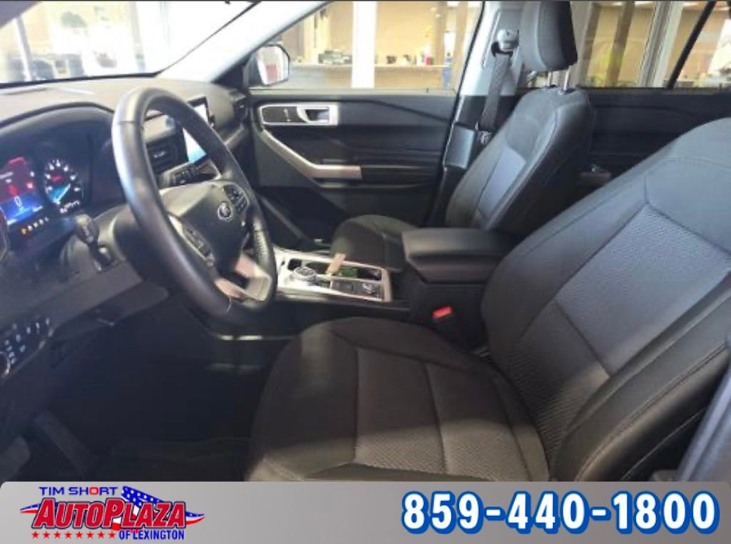 Used 2023 Ford Explorer XLT image 2