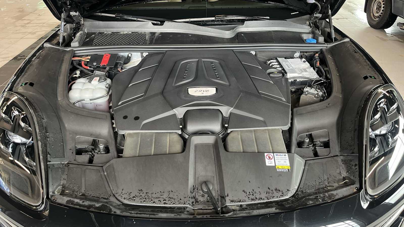 Used 2023 Porsche Cayenne S AWD/4WD image 25