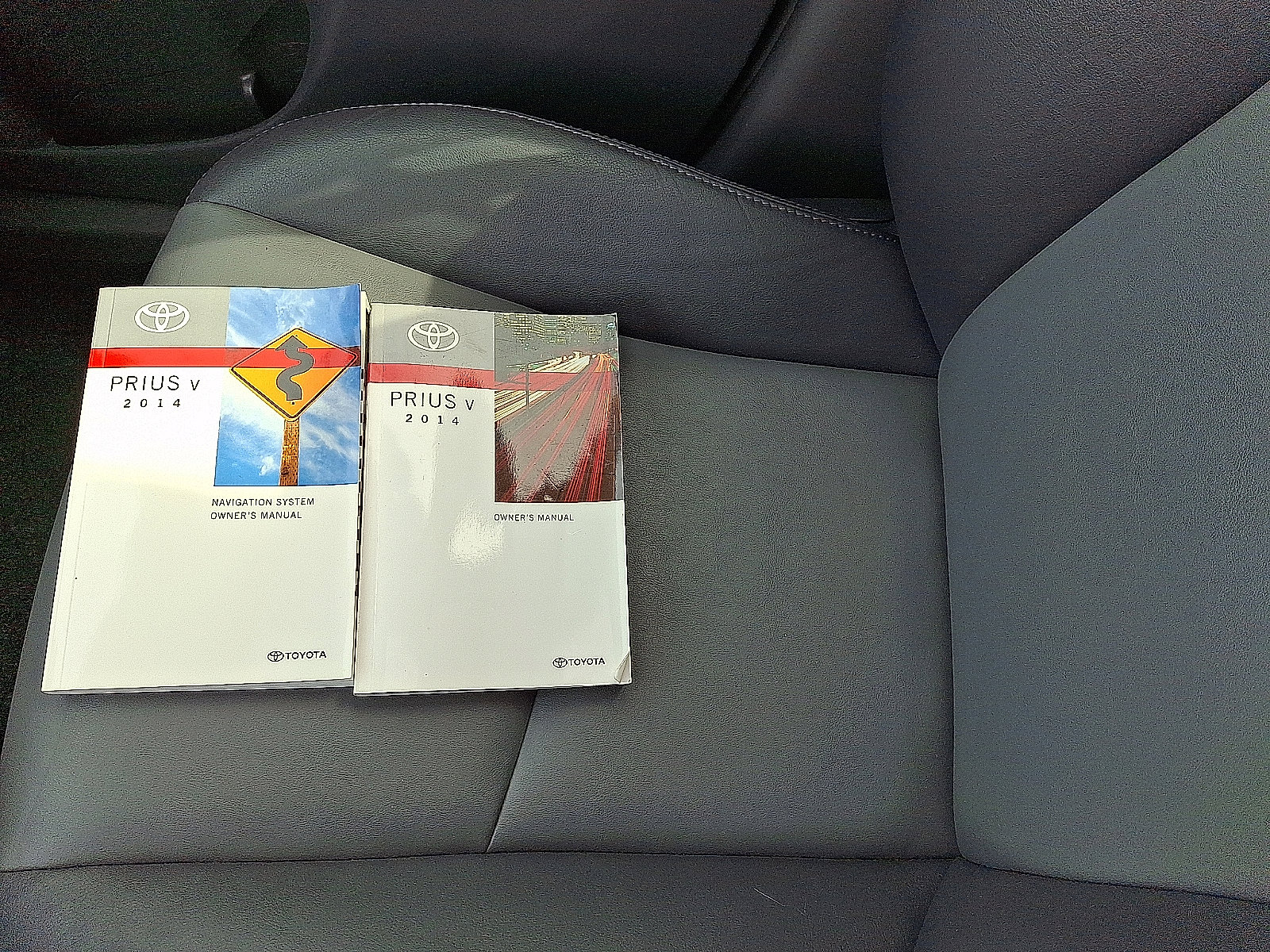 Used 2014 Toyota Prius V Five image 27