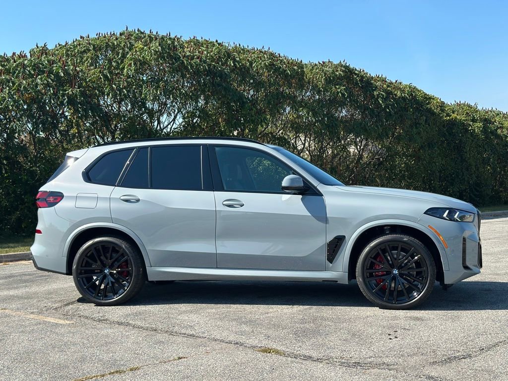 New 2026 BMW X5 xDrive40i w/ M Sport Package AWD/4WD image 8