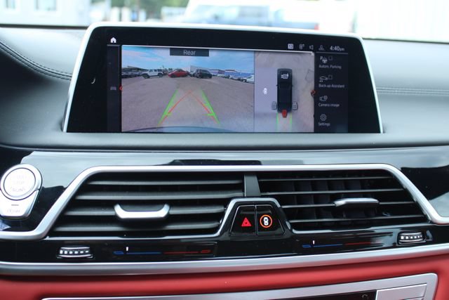 Used 2022 BMW 750i xDrive w/ M Sport Package AWD/4WD image 34
