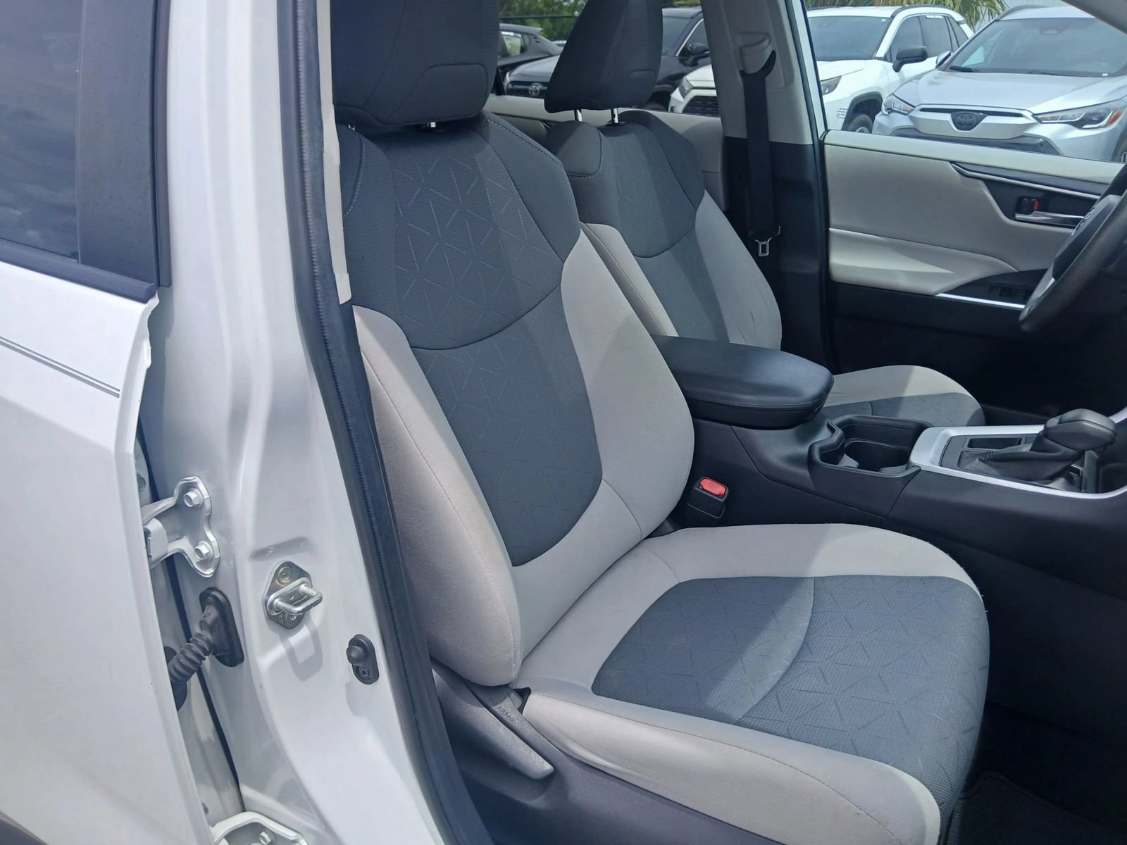 Used 2020 Toyota RAV4 XLE w/ Convenience Package FWD image 21