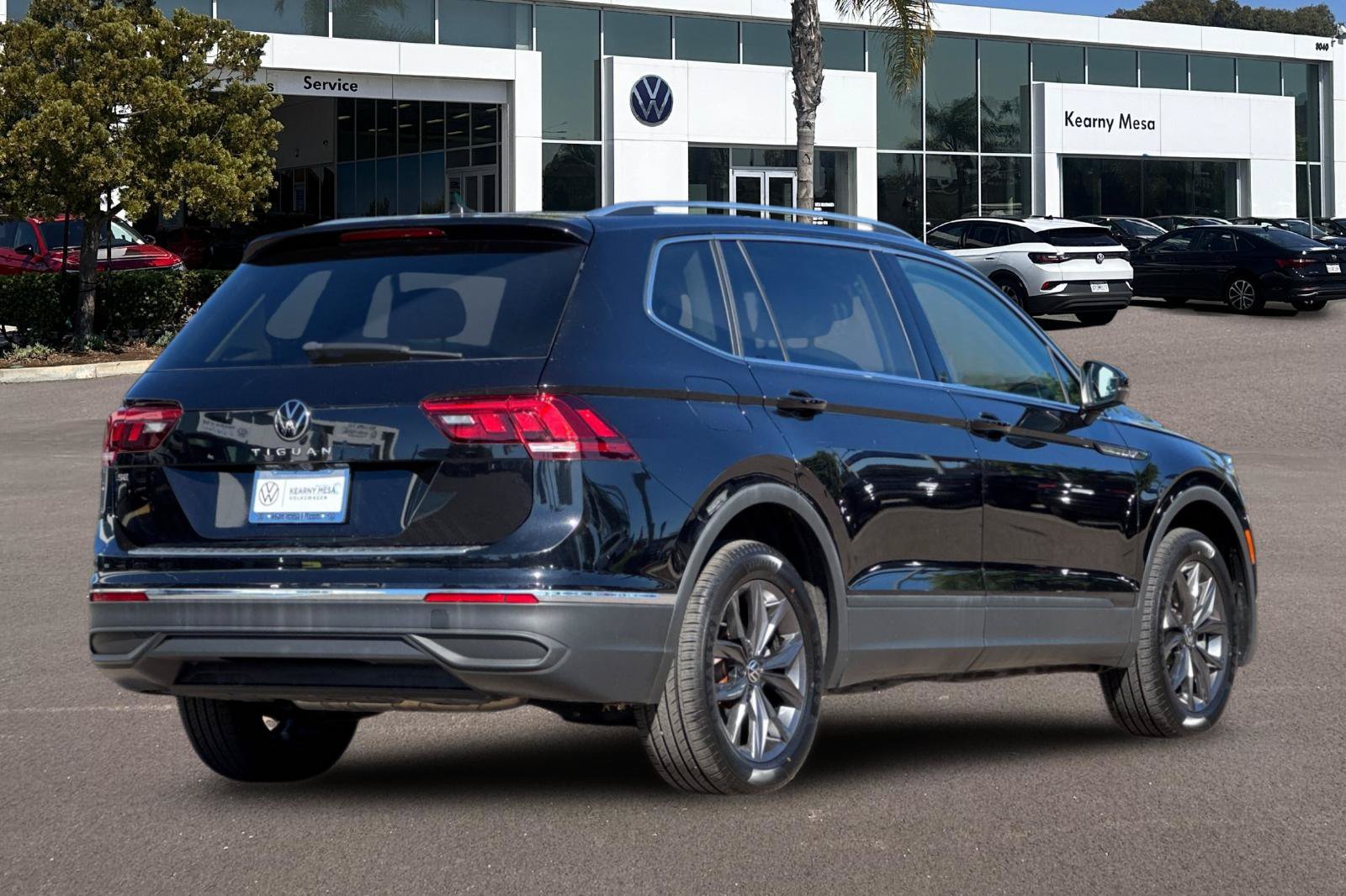 Used 2023 Volkswagen Tiguan SE FWD image 4