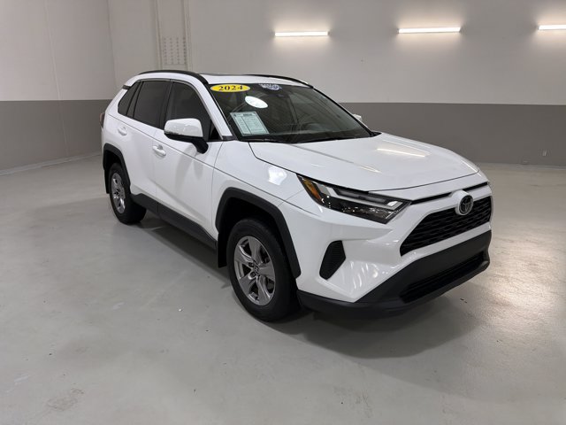 Used 2024 Toyota RAV4 XLE w/ Convenience Package FWD image 4