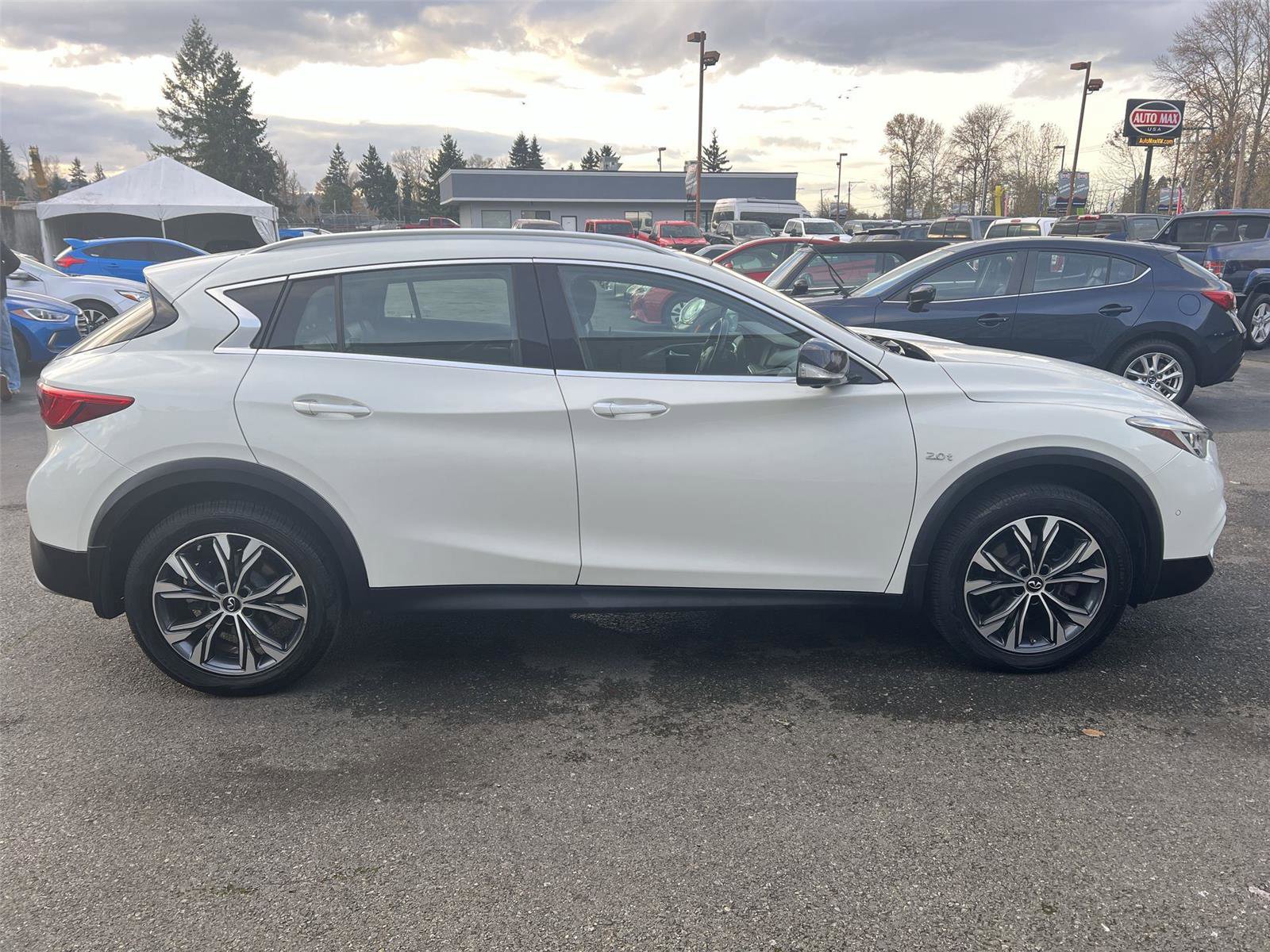Used 2018 INFINITI QX30 Premium w/ Cargo Package image 6