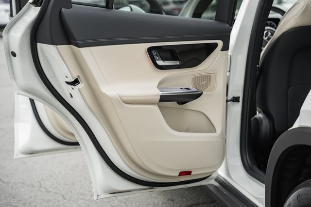 Used 2024 Mercedes-Benz GLC 300 4MATIC image 34