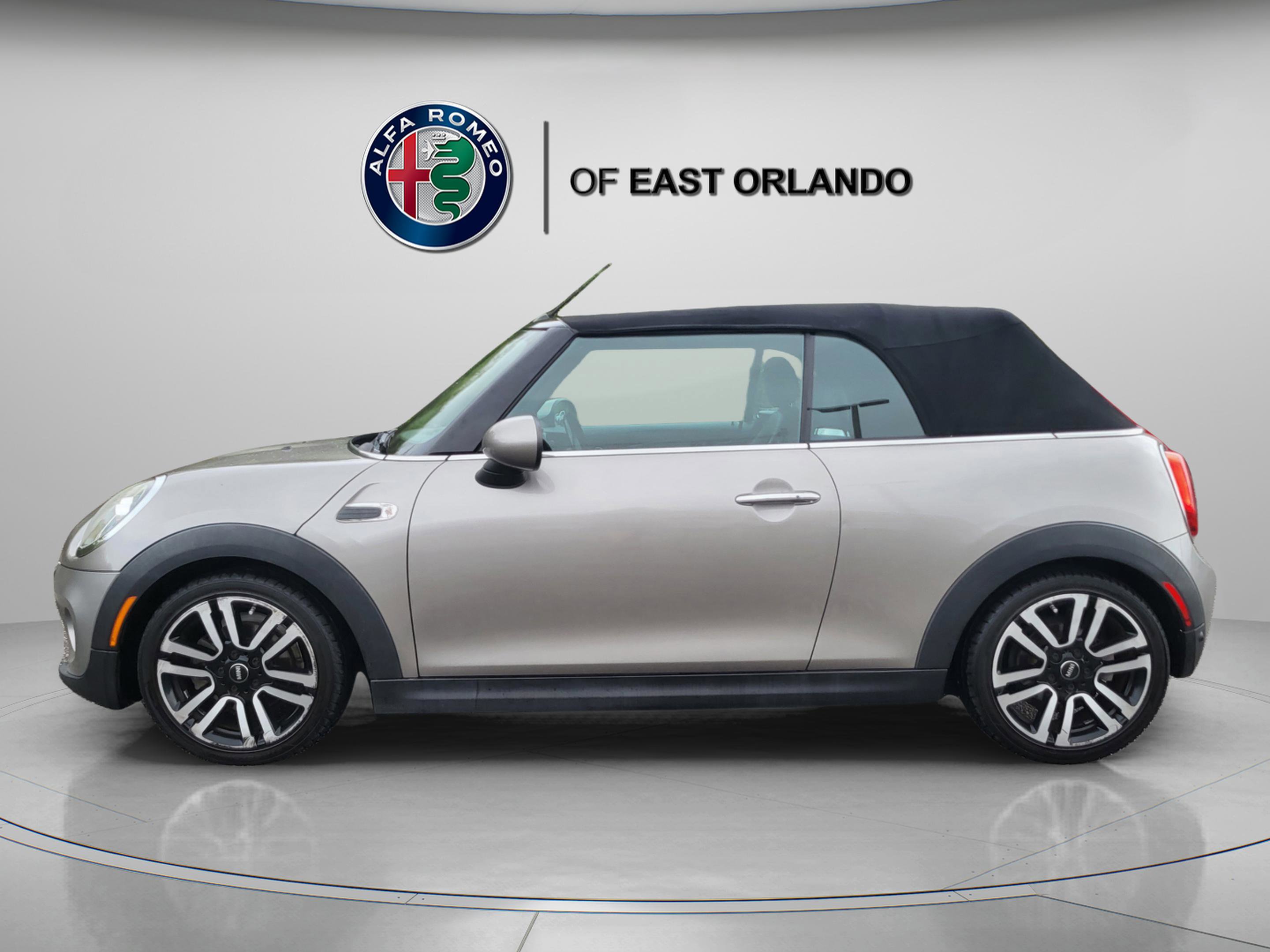 Used 2019 MINI Cooper Convertible w/ Premium Package image 7