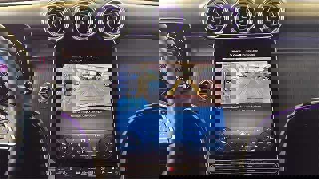 Used 2025 Mercedes-Benz GLC 300 4MATIC image 46