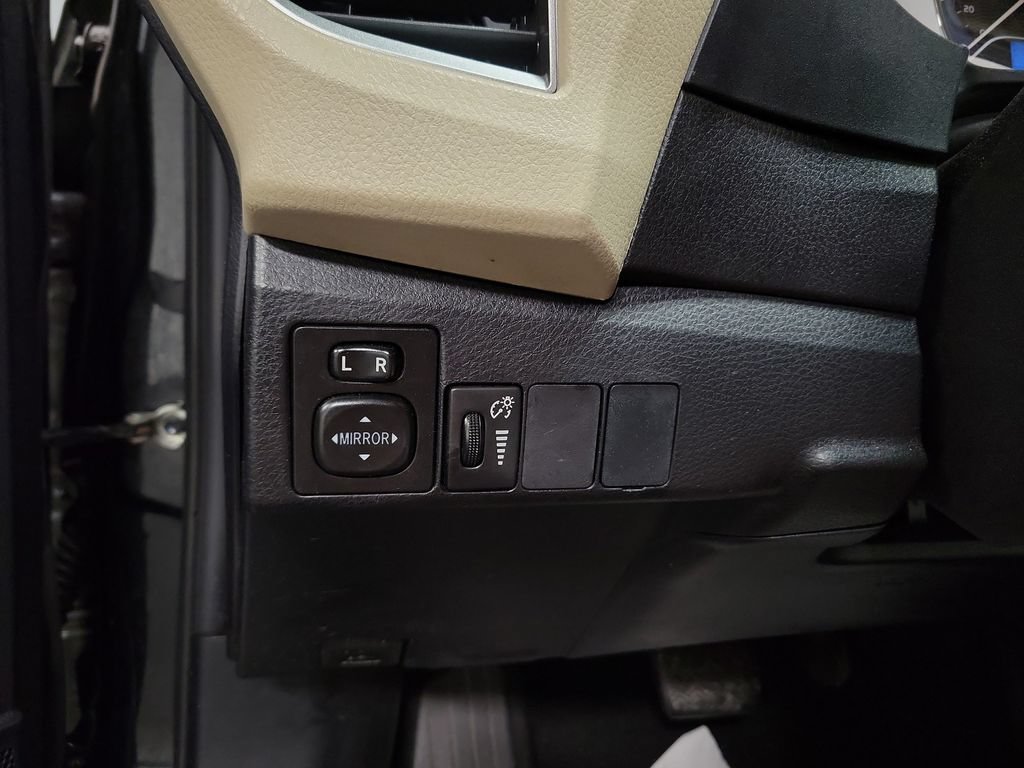 Used 2016 Toyota Corolla LE FWD image 22