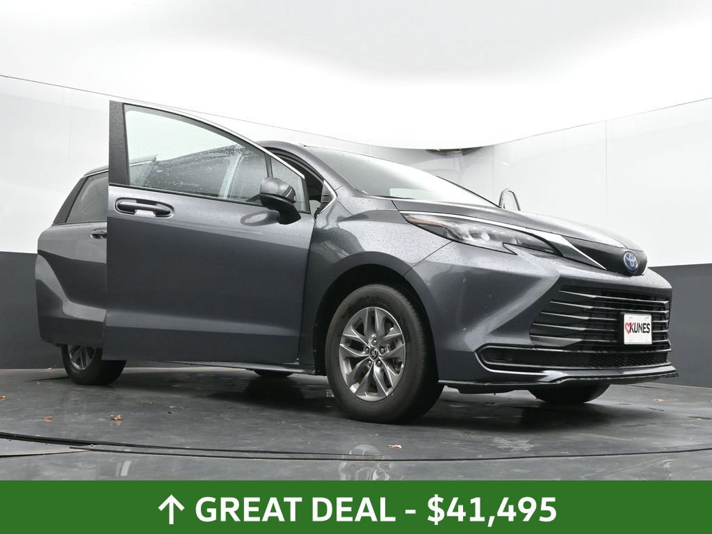 Used 2025 Toyota Sienna LE image 67