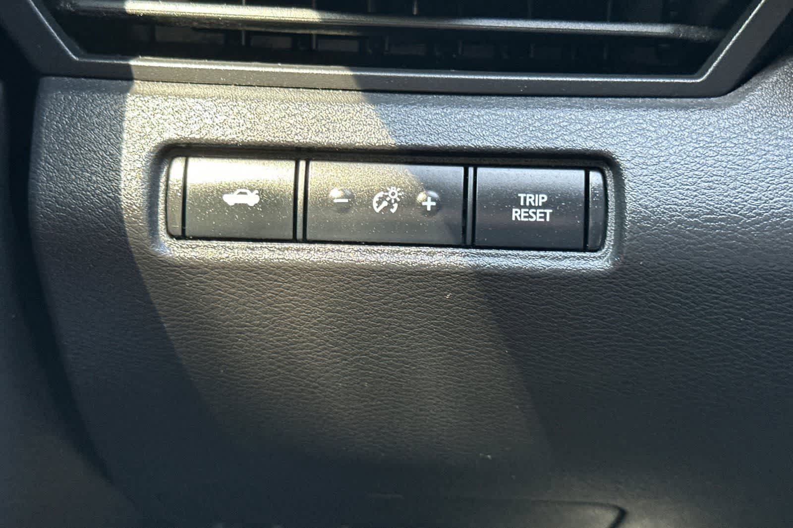 Used 2025 Nissan Altima 2.5 SV FWD image 28