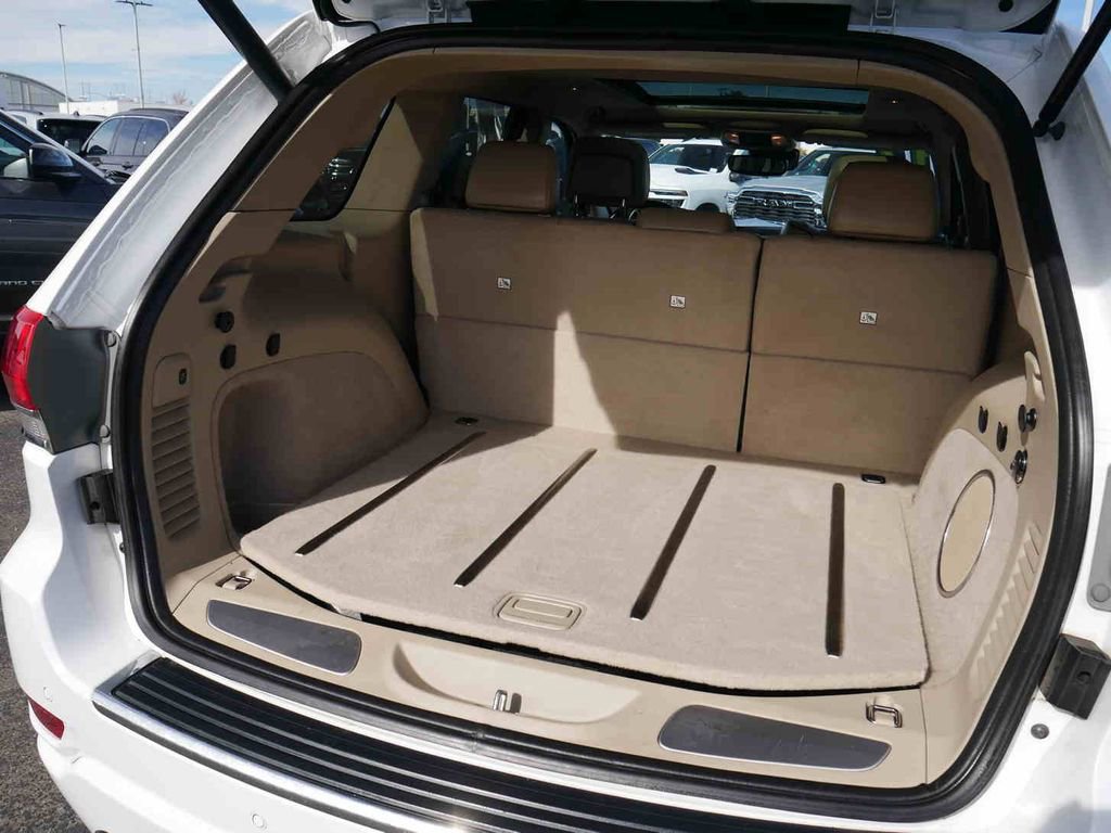 Used 2017 Jeep Grand Cherokee Overland w/ Jeep Active Safety Group image 9