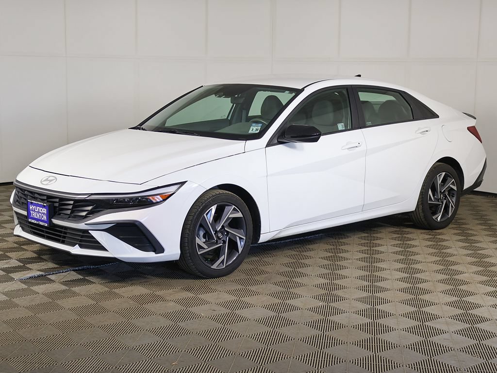 Certified 2025 Hyundai Elantra Sport FWD image 7