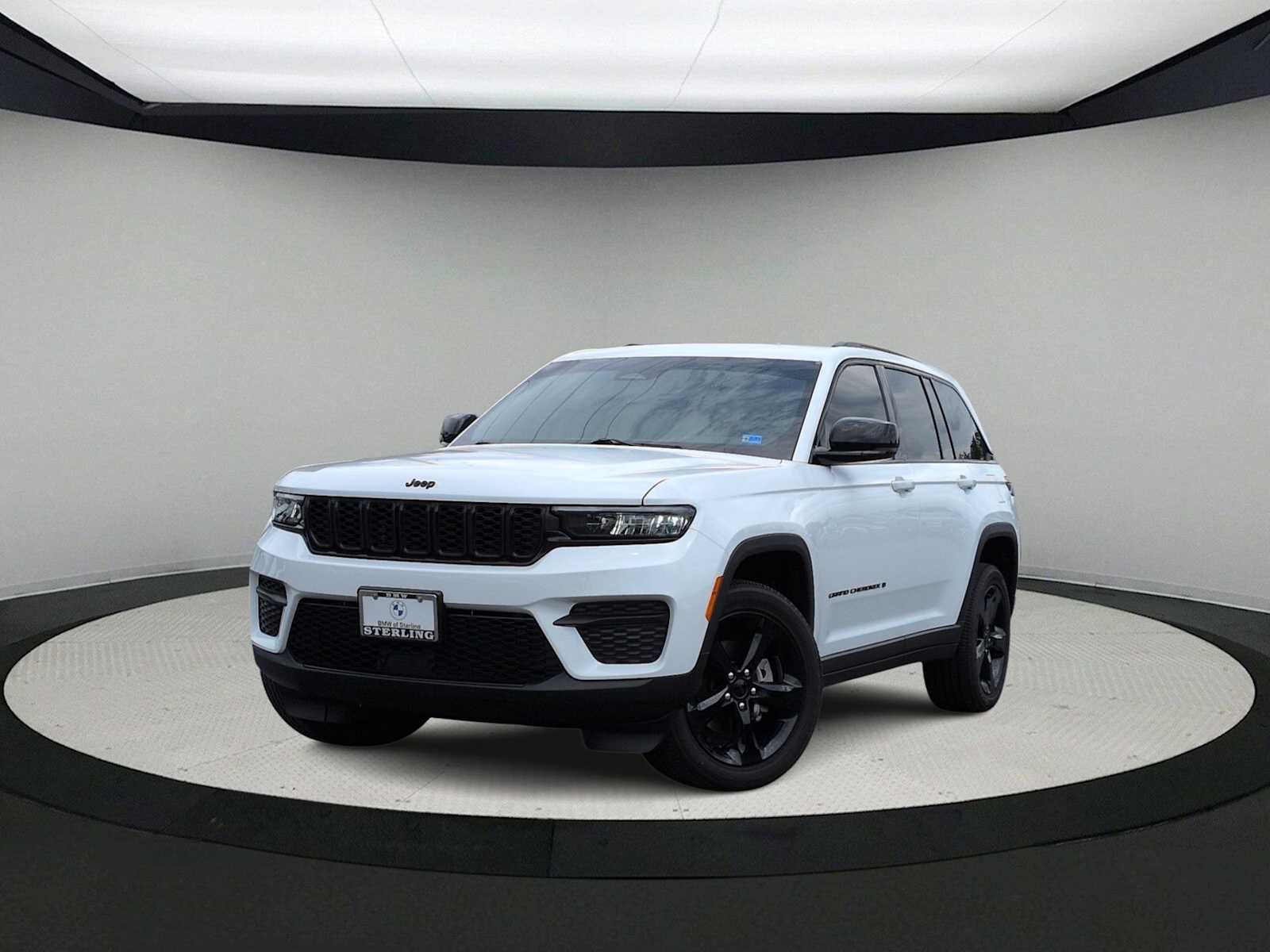 Used 2023 Jeep Grand Cherokee Altitude AWD/4WD image 1