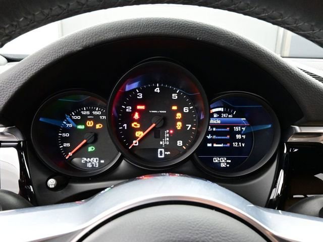 Certified 2020 Porsche Macan image 9