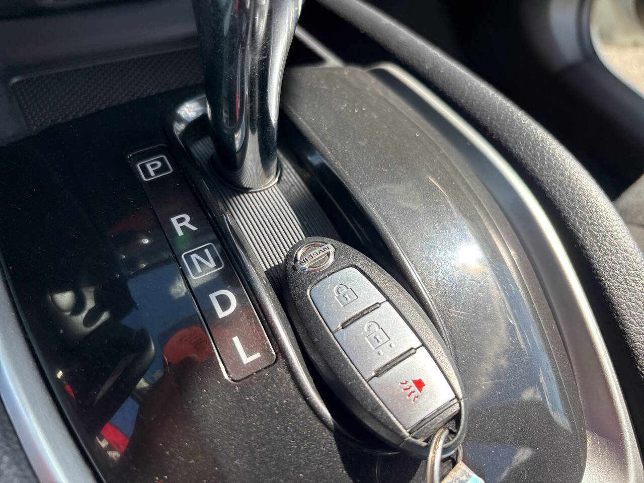 Used 2018 Nissan Rogue SV image 39