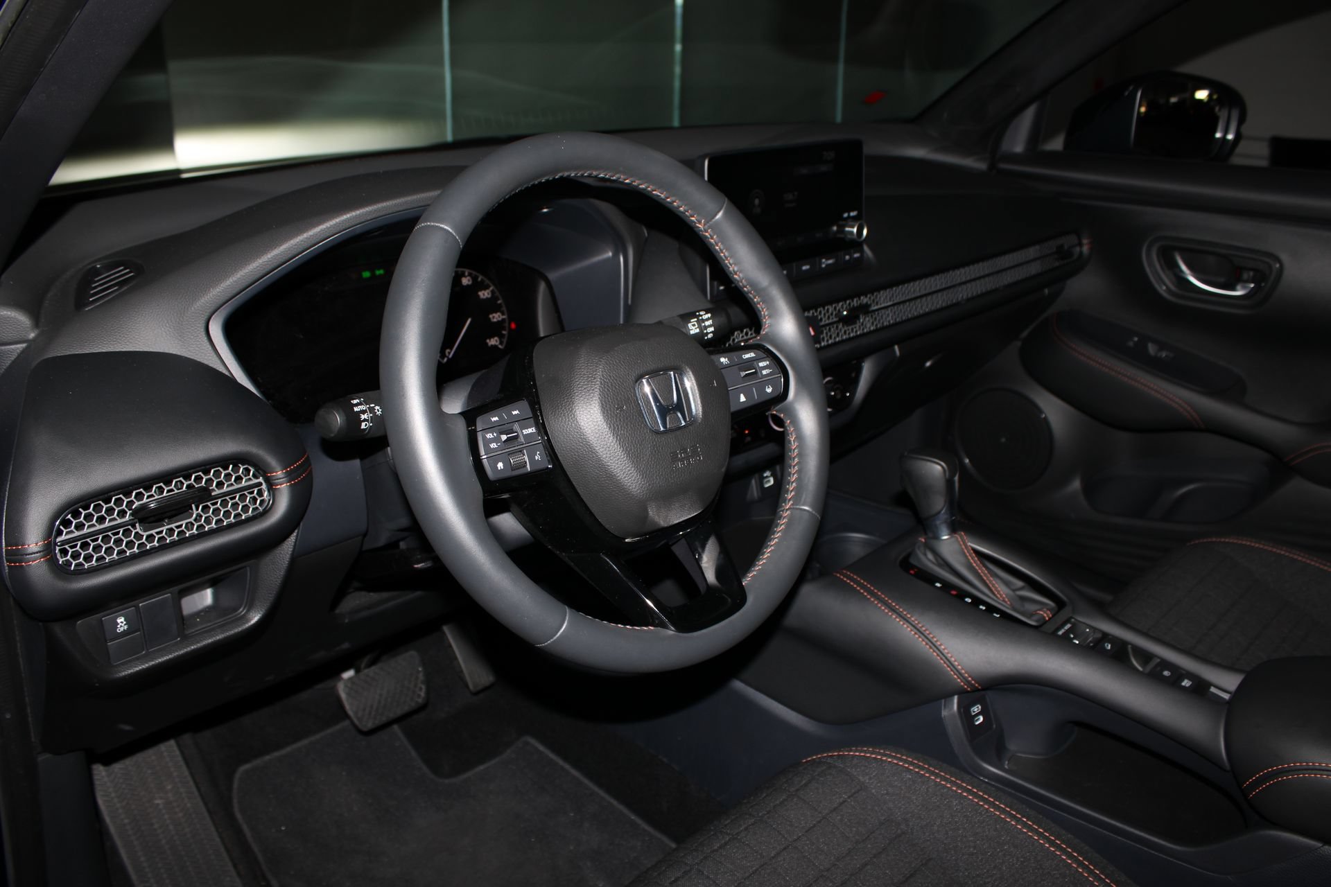 Used 2025 Honda HR-V Sport image 28