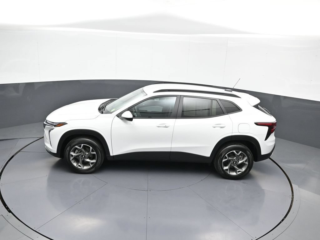 Used 2025 Chevrolet Trax LT w/ LT Convenience Package FWD image 40
