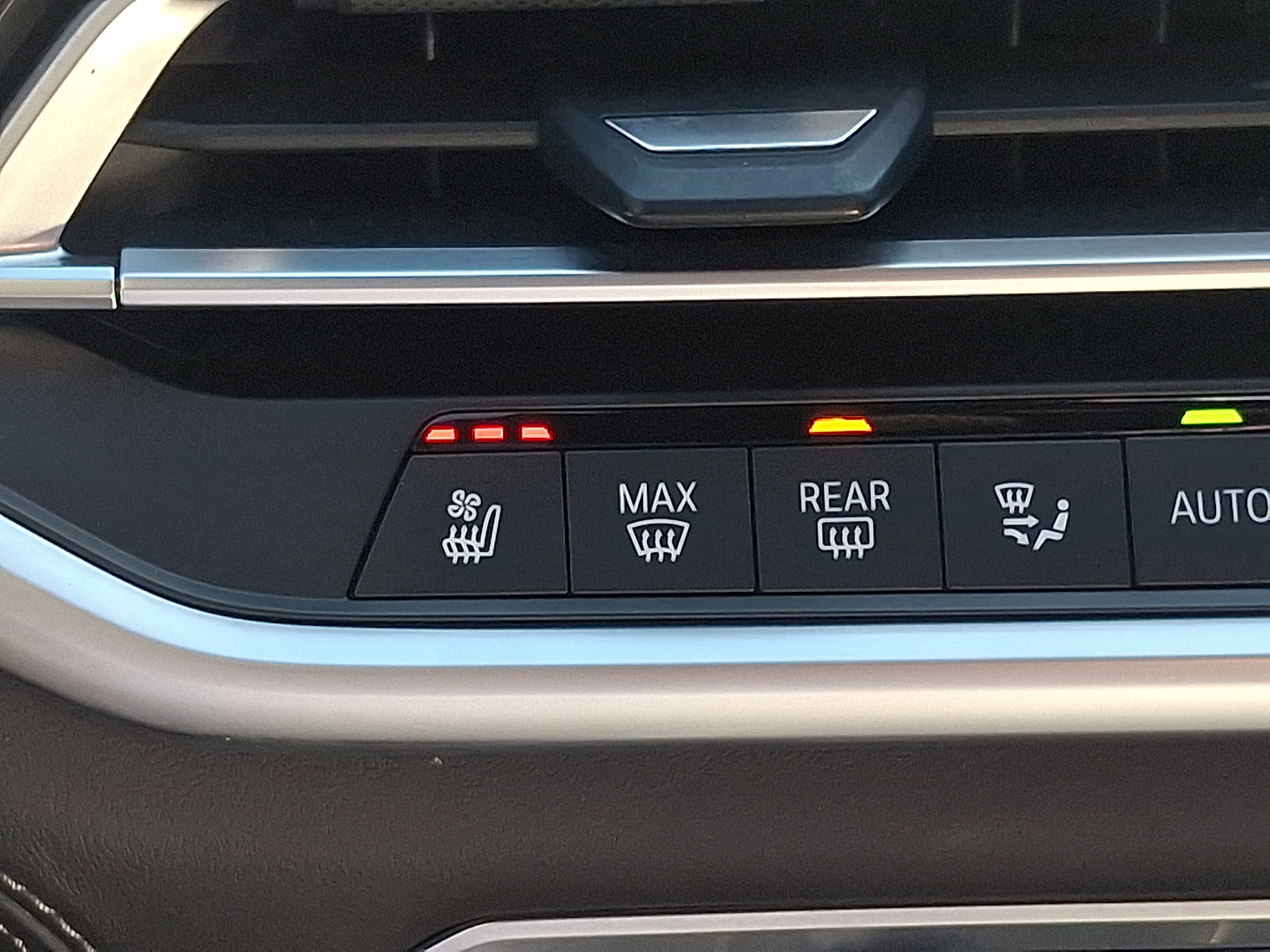 Used 2021 BMW X6 M w/ Competition Package image 25