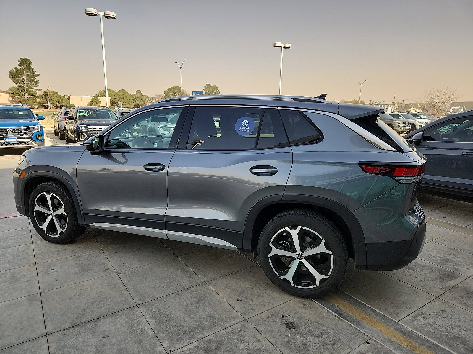 Certified 2025 Volkswagen Tiguan SE image 4