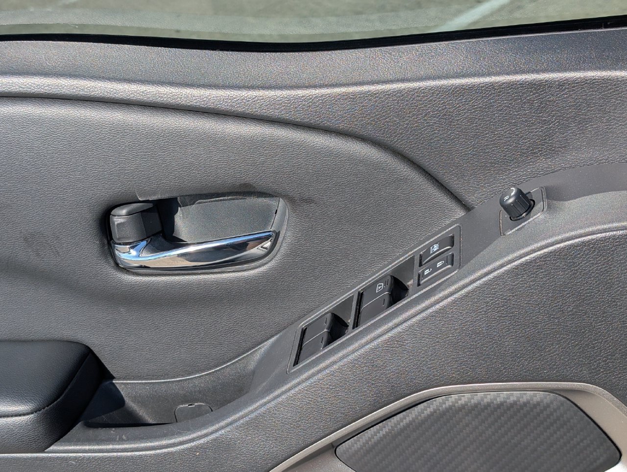 Certified 2025 Nissan Frontier SL RWD image 24