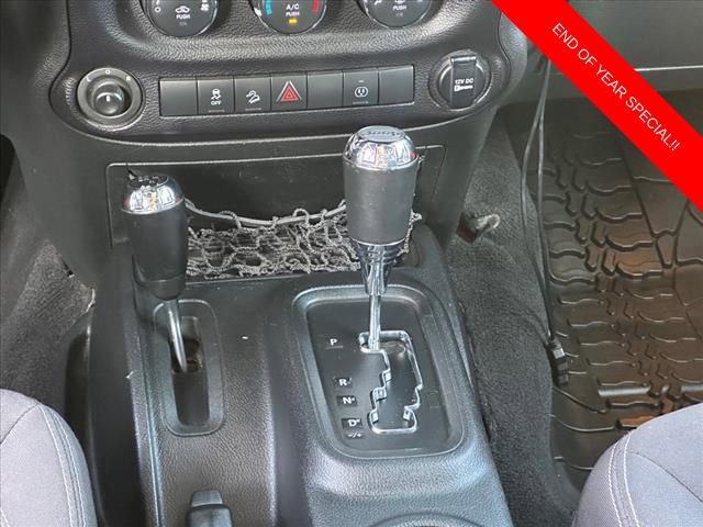 Used 2015 Jeep Wrangler Unlimited Rubicon w/ Connectivity Group image 5