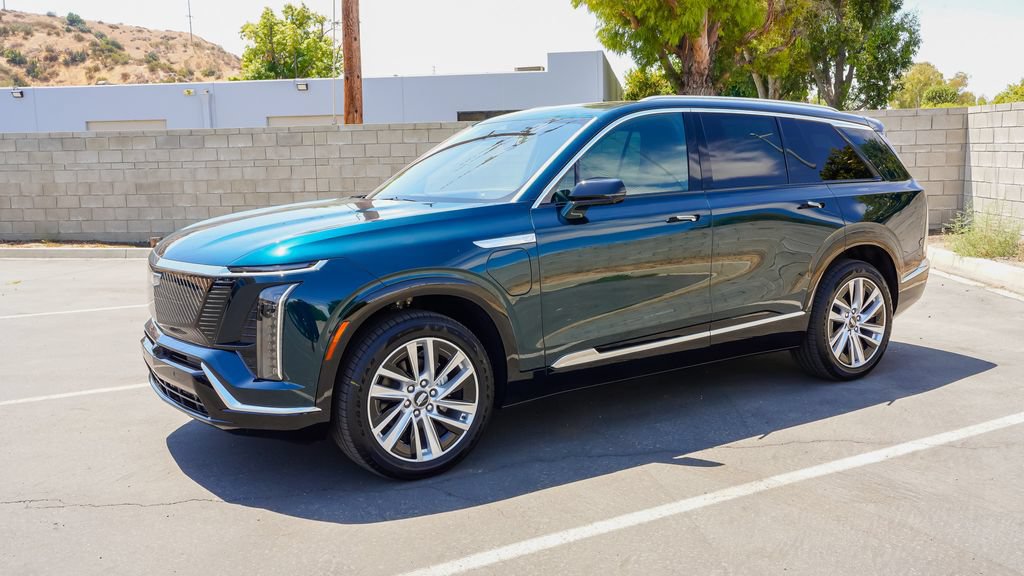 New 2027 Cadillac Vistiq Luxury w/ LPO, Floor Liner Package AWD/4WD image 3