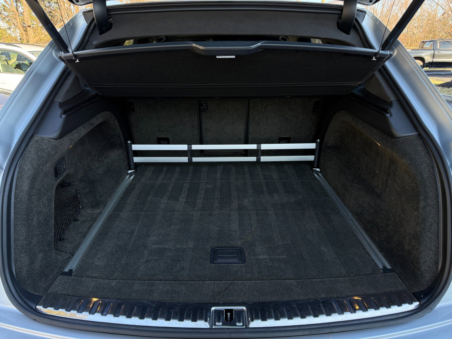 Used 2018 Bentley Bentayga image 50